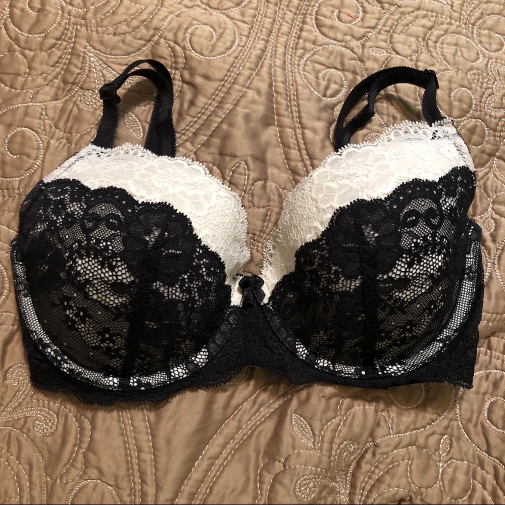 SOLD Victoria’s Secret VS Dream Angels Lace Bra 32DD - Picture 1 of 3
